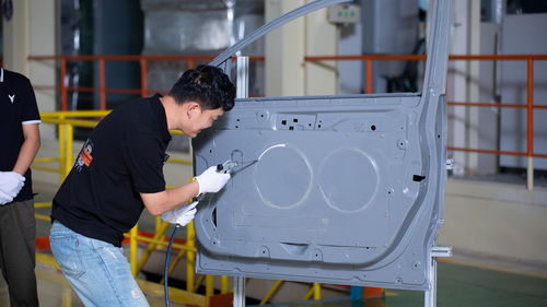 探秘嵐圖世界級4.0數字工廠 田亮李銳首開汽車品牌最大盲盒，揭秘科技與匠心交融